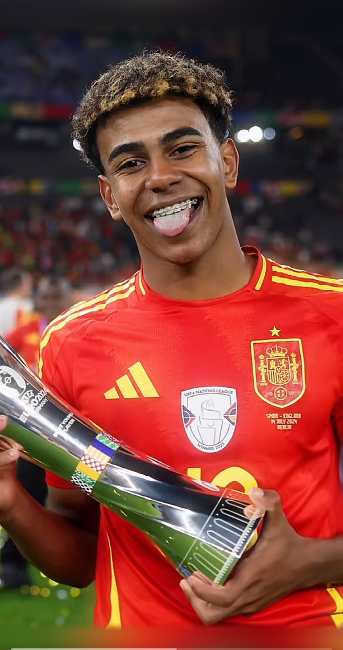 莱切vs都灵：班达、法尔科内首发，切-亚当斯、弗拉希奇出战（莱切迎战都灵：班达、法尔科内首发，切-亚当斯与弗拉希奇登场）