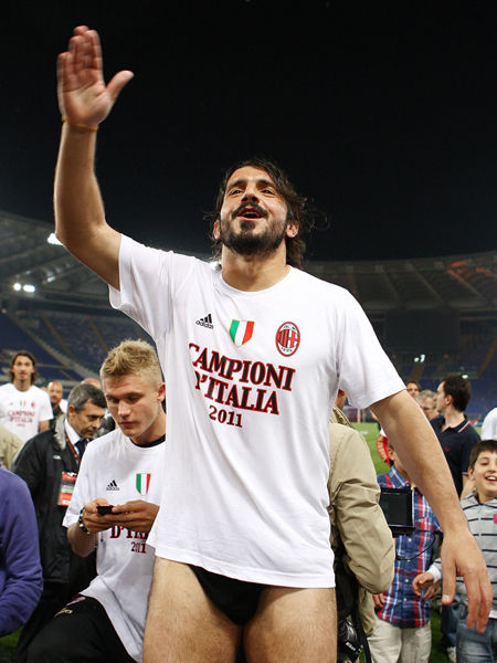 冬日暖阳映照赛场 校友欢聚情满中原（冬阳映赛场 校友齐聚情满中原）